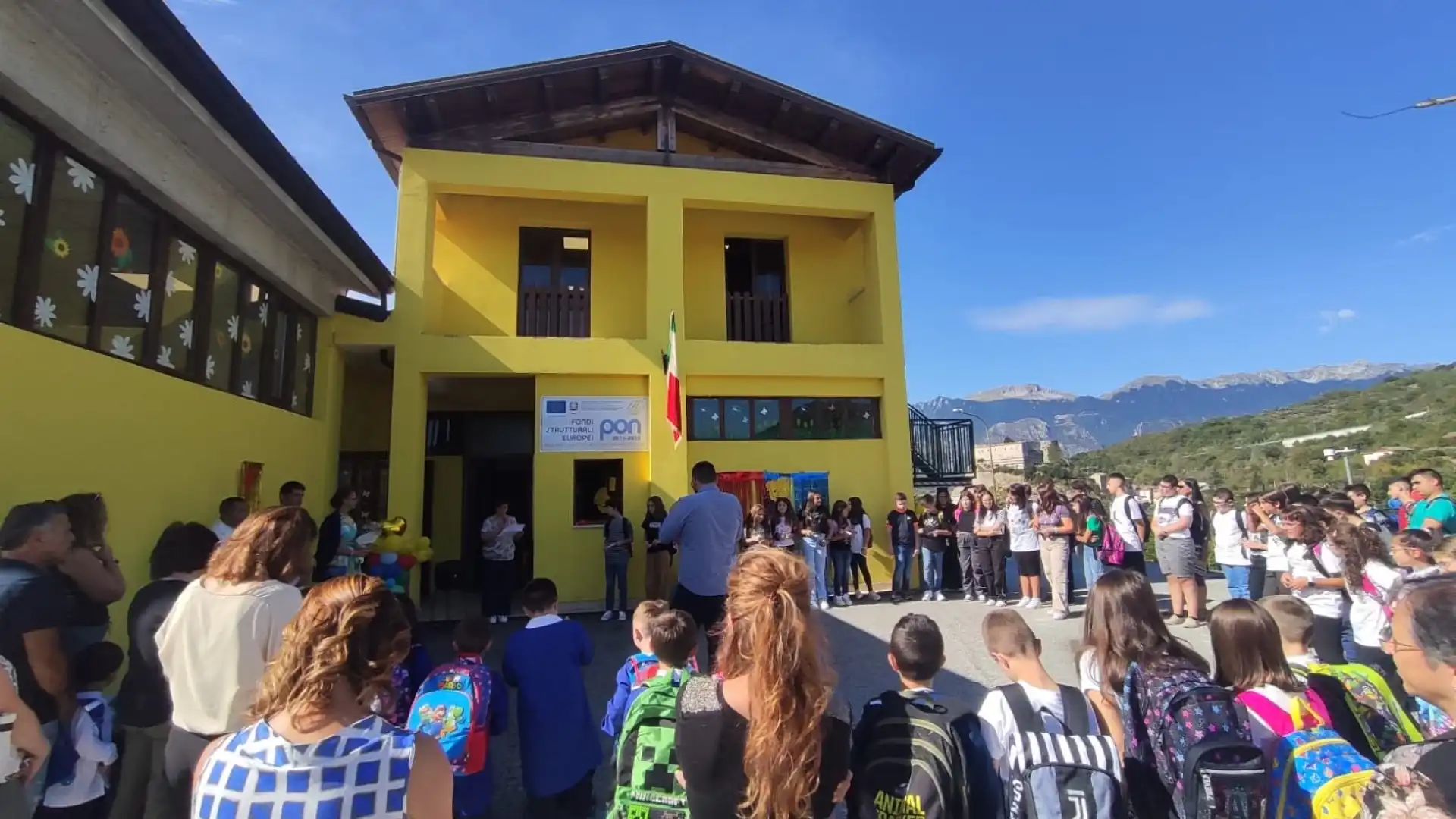 Inizia un nuovo anno scolastico in Molise. Tutti gli studenti della Valle del Volturno sono tornati nei loro plessi. Oggi le benedizione degli zainetti.